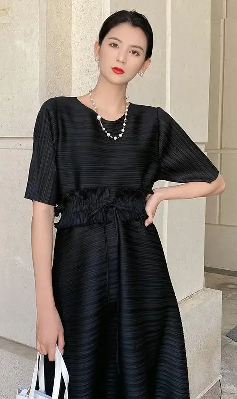 

Pleated Small Black Dress Evening Dress Waist Slim Wind Solid Color Ruffled Belt Dress Women Autumn And Winter