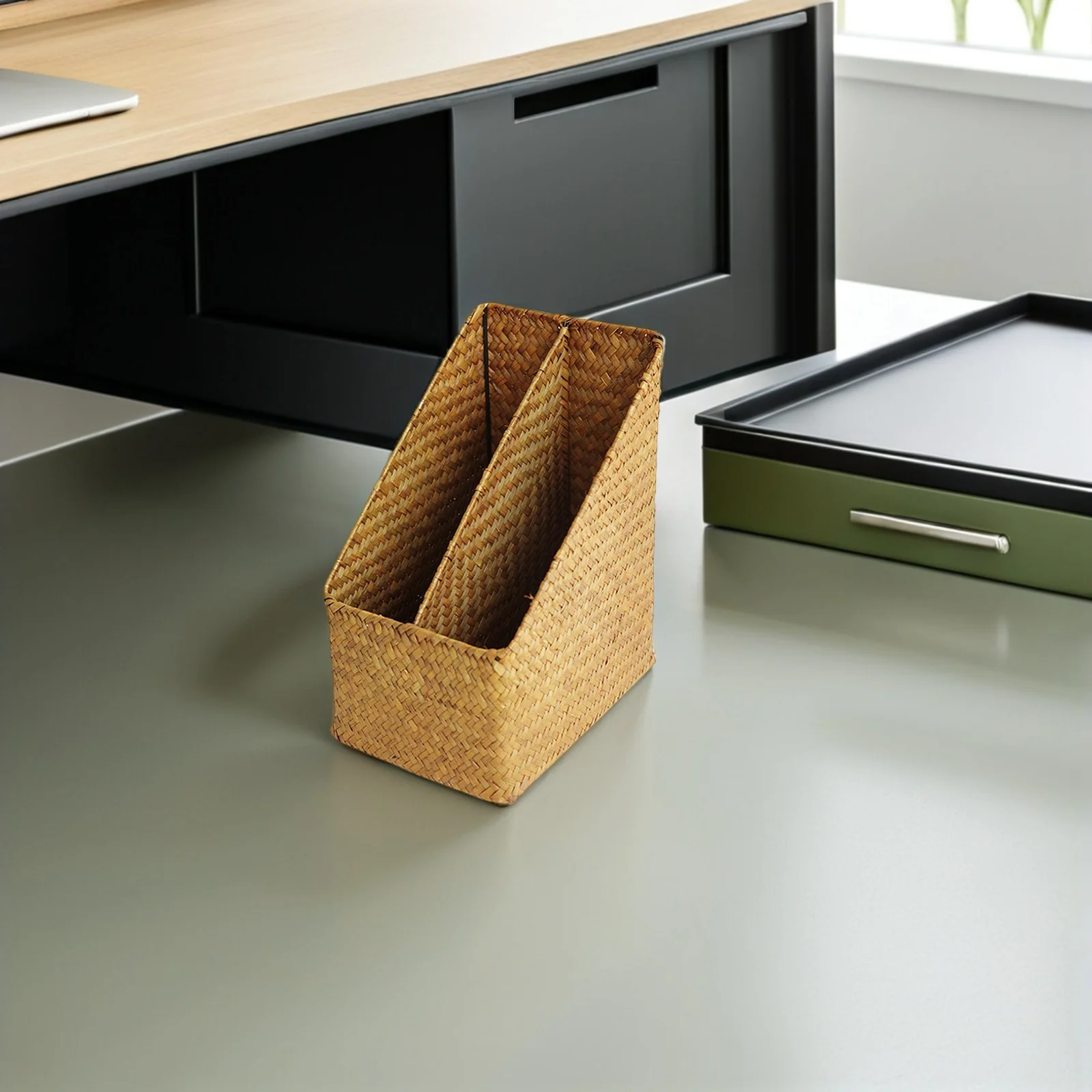 

Woven Document Straw File Boxes Storage Basket for Files Books Holder Desk Accessories Files Books Holders Light Brown