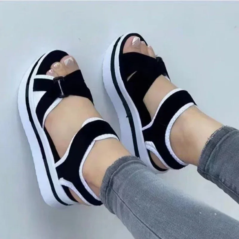 Sommer Neue Damenmode Runde Zehenpartie Offene Sandalen Lässige Dicksohlige Rutschfeste Sandalen Passende Strand-Sandalen für Frauen