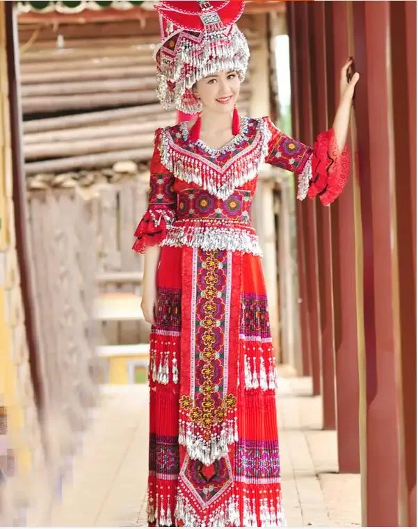 فستان مياو الصيني الفاخر لحفلات الزفاف الأقلية يوننان وينشان فستان مطوي بدلة همونغ مطرز للمسرح للنساء
