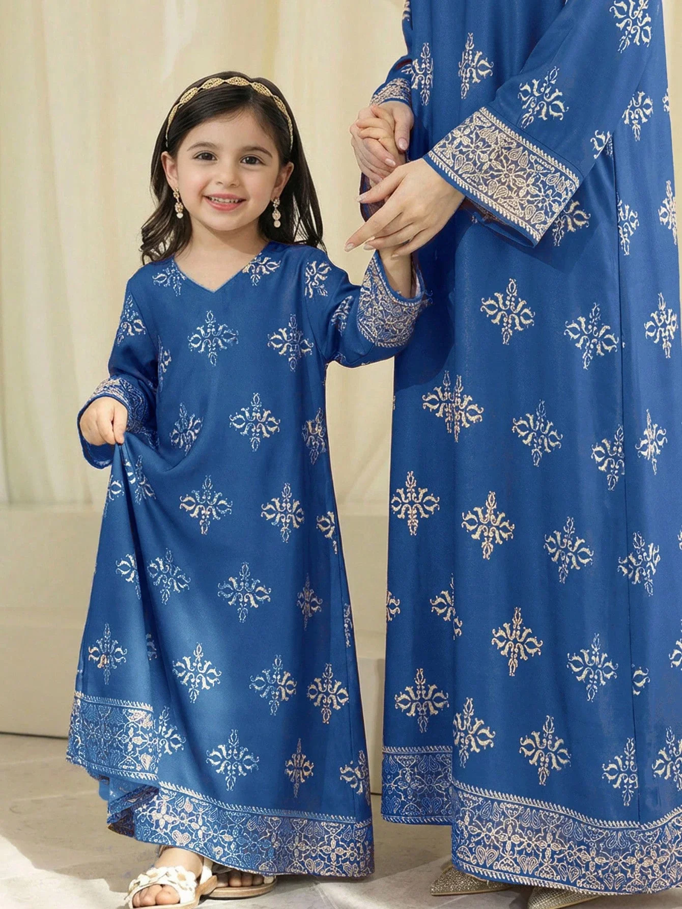 

Elegant Blue Traditional Floral Print Long Sleeve Maxi Abaya For Women