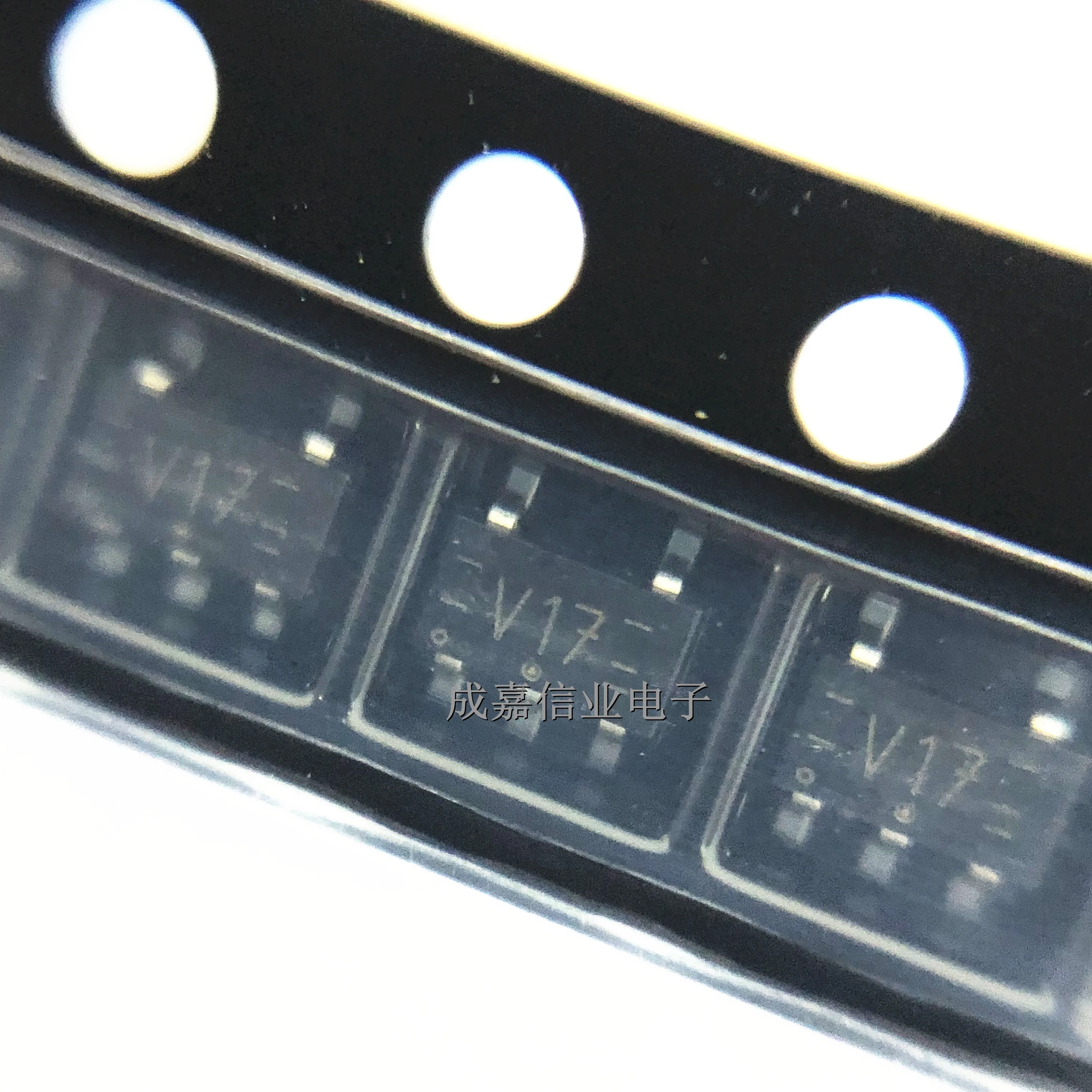 100pcs/Lot 74LVC1G17GV TSOP-5 MARKING;V17 Schmitt Trigger Buffer 1-CH Non-Inverting CMOS 5-Pin Operating Temperature:- 40C-+125c