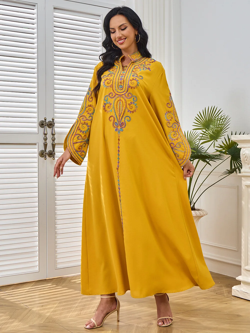 Middle East Women's Clothing Saudi Arabia Dubai Tourism Robe 2025 New Rope Embroidered Elegant Dress Women