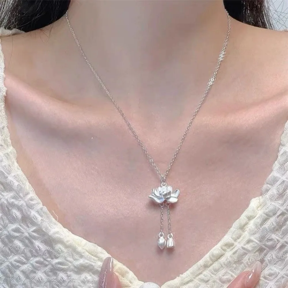 Neue Beliebte Lotus-Quasten-Halskette für Frauen Glücksbringer Lotus-Anhänger Chinesischer Stil Elegante Blumen-Choker Schmuck-Accessoires