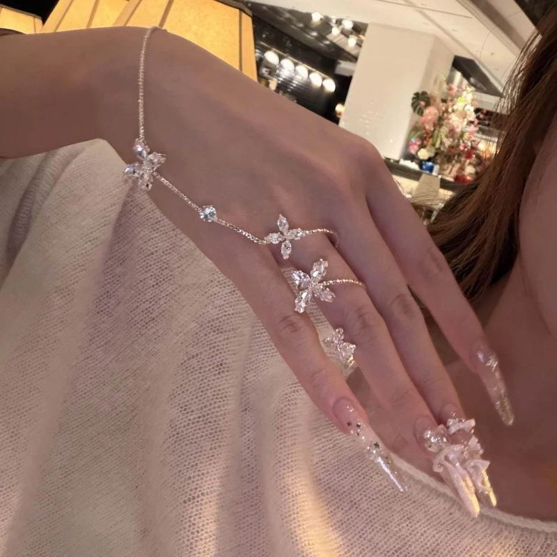 Neues koreanisches Zirkon-Blumen-Armband- und Ring-Set – Elegantes Verlobungs- und Hochzeits-Accessoire, luxuriöses handgefertigtes Nischenprodukt