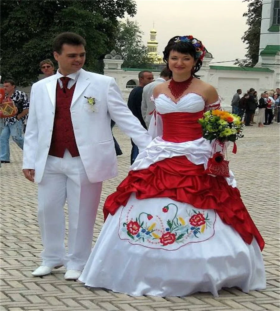 Luxury Red Gothic Wedding Dress Ball Gown Mexican Embroidery Country Fall Bridal Ruffles Medieval Renaissance Bride Customized