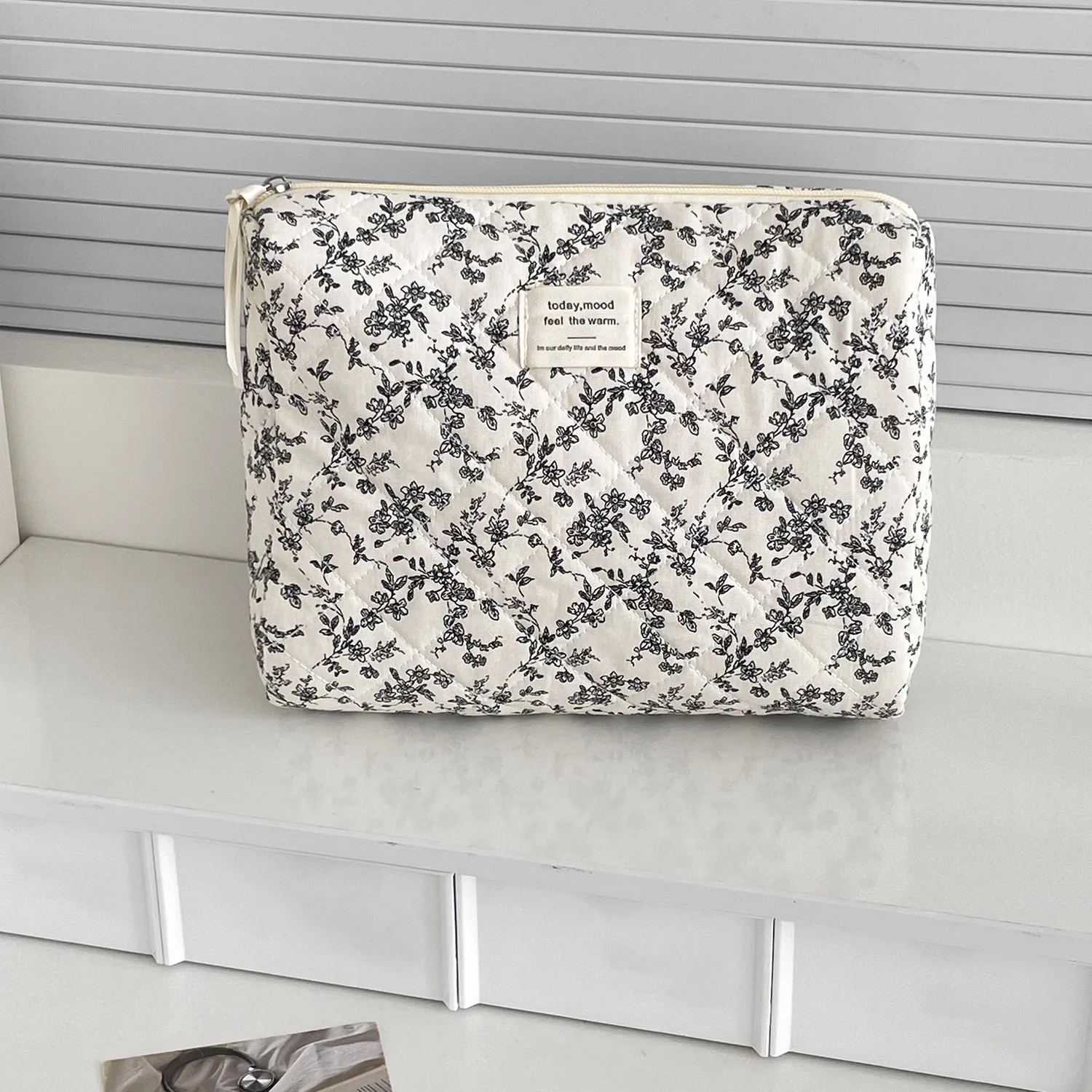 Mode Ins Schwarz Blume Frauen Quilten Taschen Handtasche Reise Veranstalter Kosmetik Make-Up Lagerung Beutel Tragbare Zipper Tote Tasche – Detail 5