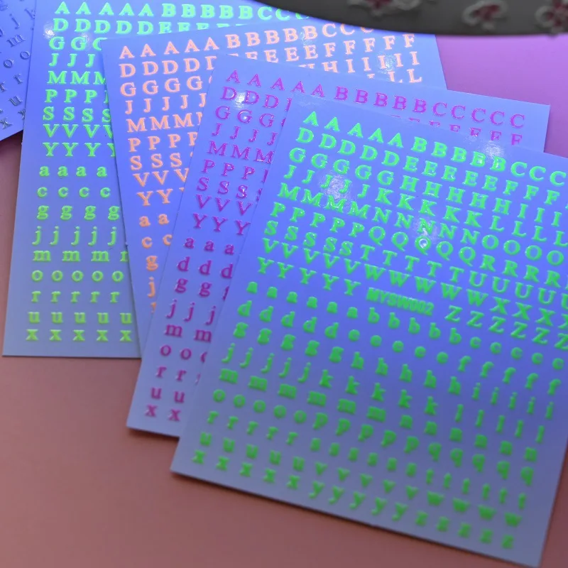 12 Stück Buchstaben Nail Art Aufkleber Englisches Alphabet Nagelaufkleber Selbstklebende Metallic Gold Silber Nagelaufkleber Dekoration Maniküre