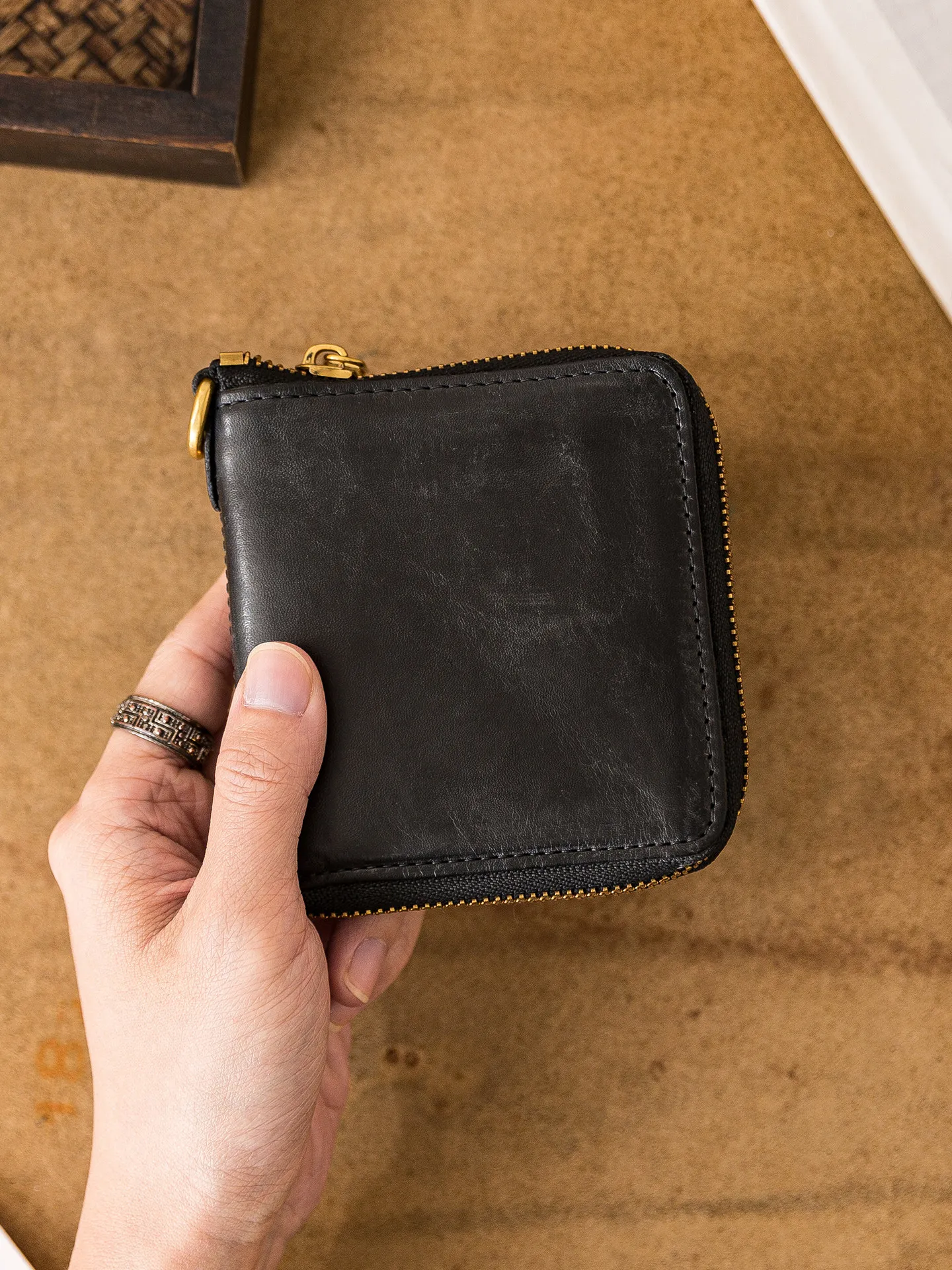 

Fashion designers handmade genuine leather men's wallets Simple daily travel luxury real cow leather ID cardholder coin purse