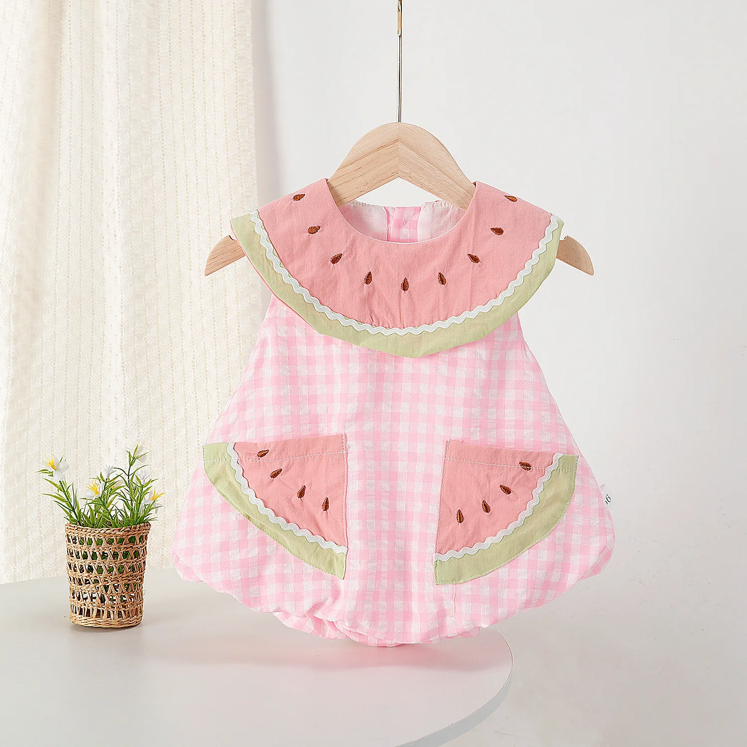 

New Girl's Sleeveless Clothes Summer Children's Baby Watermelon Collar Checkered Princess Rompers