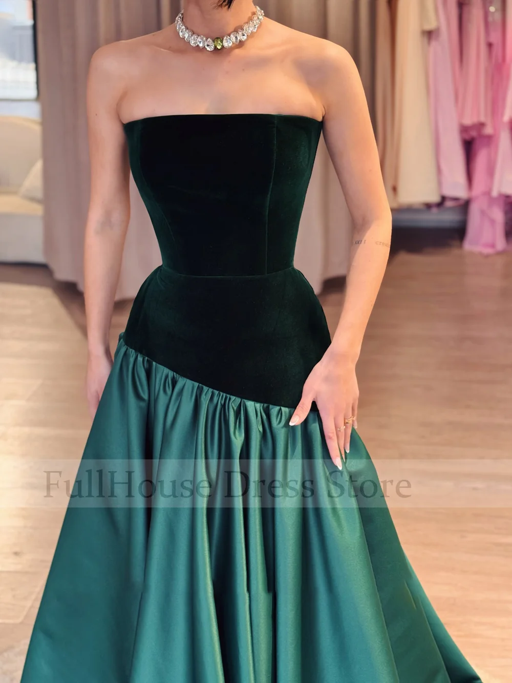 Bespoke Occasion Sleeveless Pleated Backless Formal Evening Gown A-line Draped Boat Collar Floor Length Prom Dress with Court