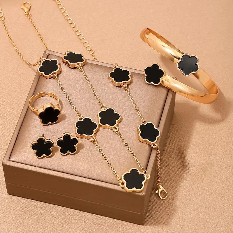 Lucky Clover 18K Gold Plated Flower Clover Necklace Bracelet Earring for Women Fashion Cute Simple Jewelry Sets