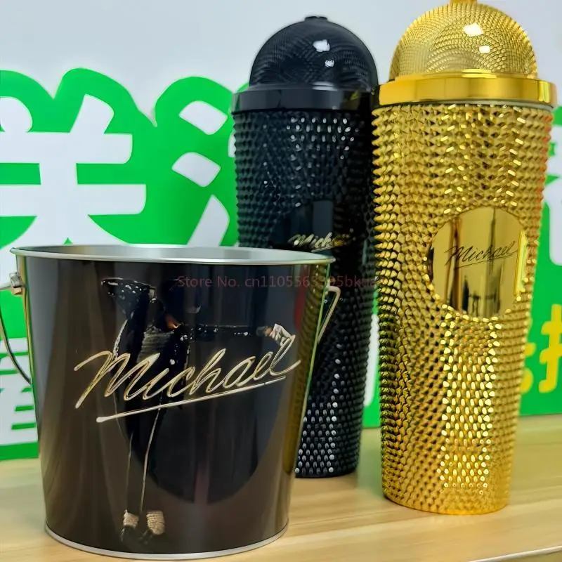 En stock: Mercancía de la película Michael Superstar Road: Micrófono, Taza, Botella de agua, Cubo de palomitas con forma de sombrero, y otros artículos periféricos para regalos de cumpleaños.