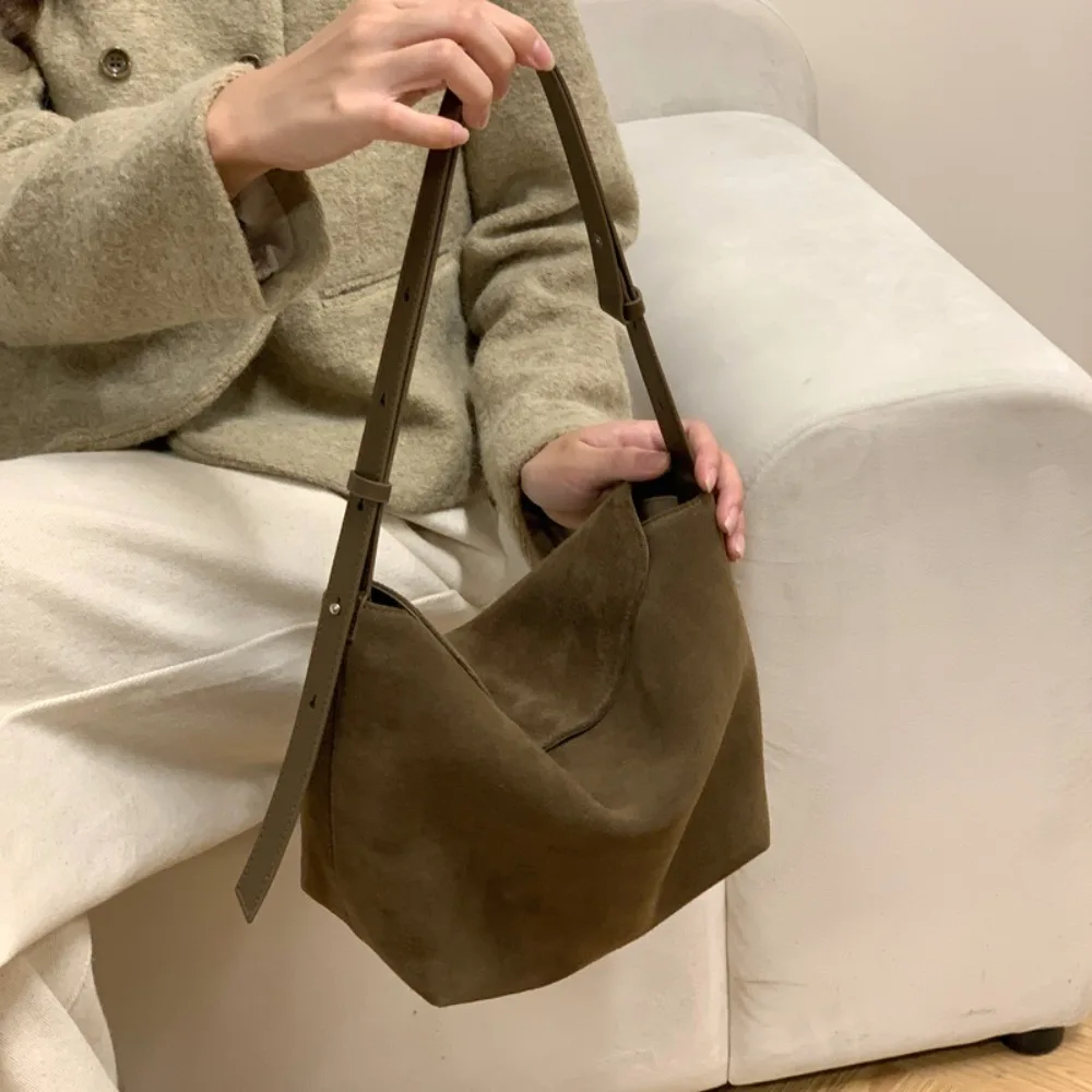 

All-match Advanced Sense Large Capacity Office Women Totes Dermis Exposure Commuter Underarm Bags Simple Luxury Shoulder Bags