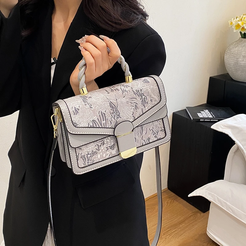 

Шикарная высококачественная кожаная классическая сумка-мессенджер с модным буквенным логотипом для женщин, делового отдыха и практичного стиля