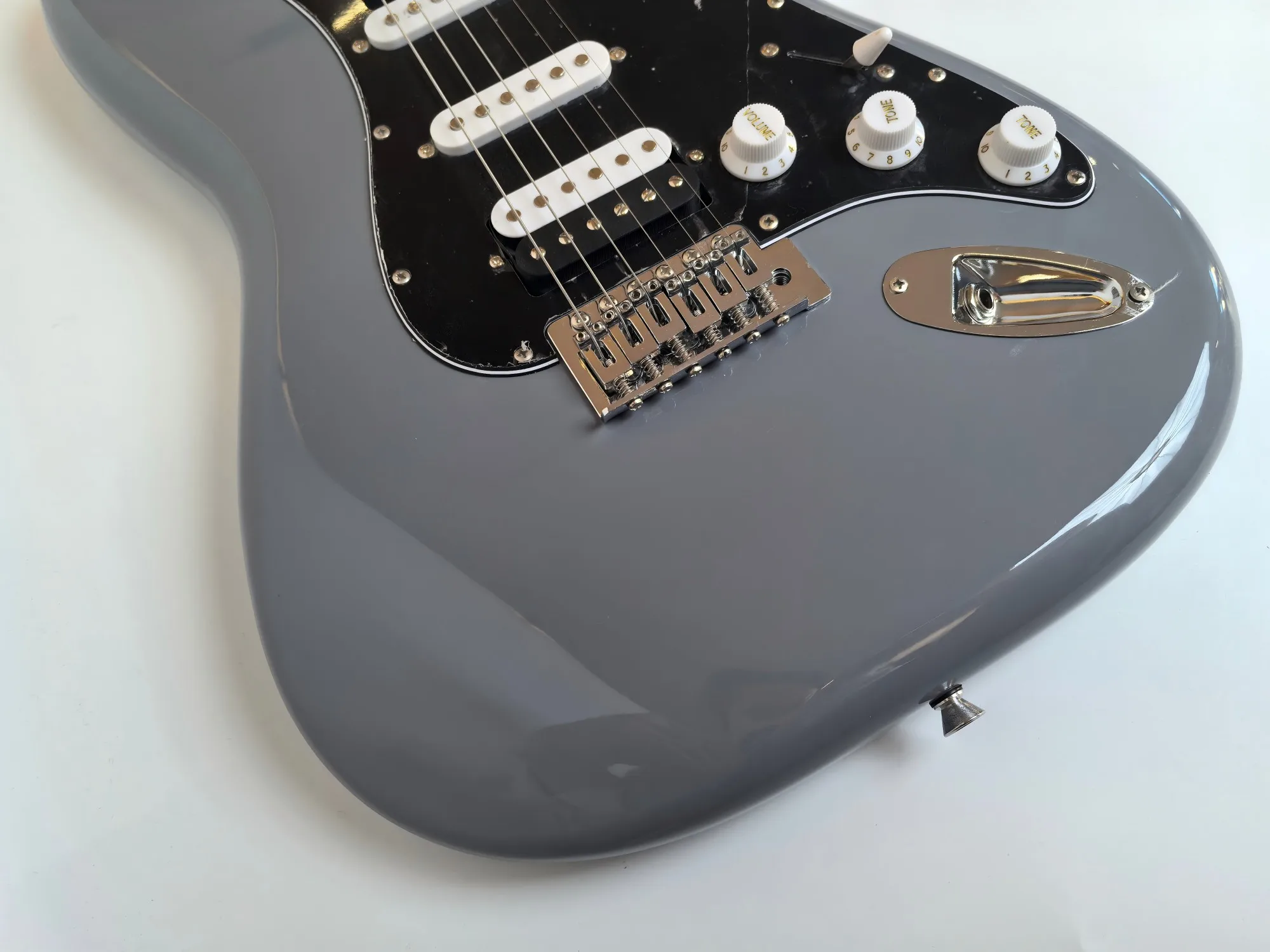 Factory direct sales, In stock, customizable, gray large R 6 string 22 goods three single electric guitar, xylophone body.