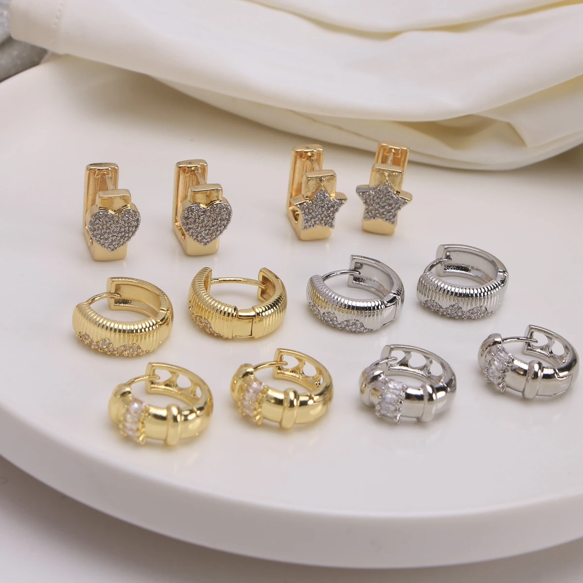 5 pares, pendientes de aro de Color dorado para mujer, Color blanco, Zirconia cúbica CZ, encantador pendiente de aro Huggie, joyería geométrica de moda