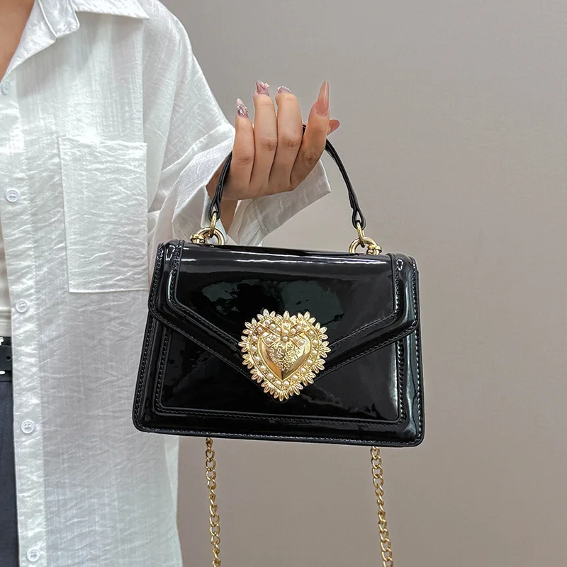 

‌2025 Women's Chain Shoulder Bag - Flip Top Zipper Purse, Glossy Patent Leather, Small Square Design, Perfect for Evening Wear