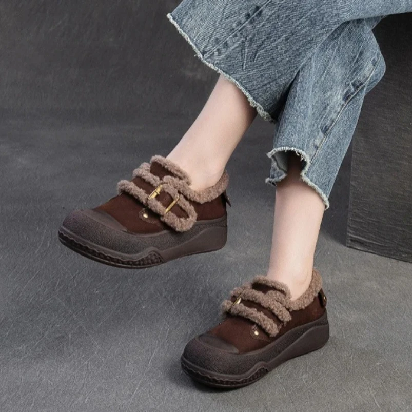 

2025 зимние новые плюшевые теплые универсальные лоферы в стиле ретро, повседневные женские туфли из натуральной кожи на толстой подошве на плоской платформе