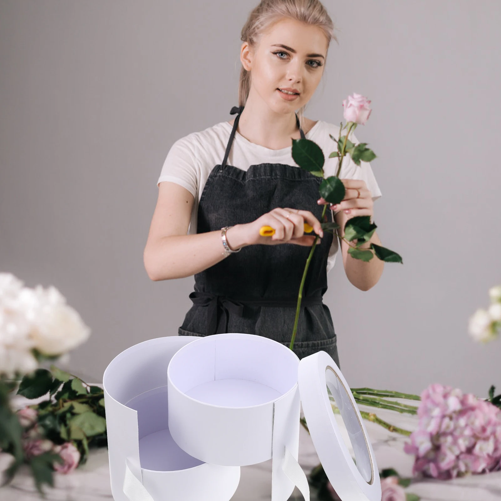 

Valentine's Day Gift Box Preserved Flower Packaging Round Storage Box for Flowers Gift Wrapping 20x20x17cm