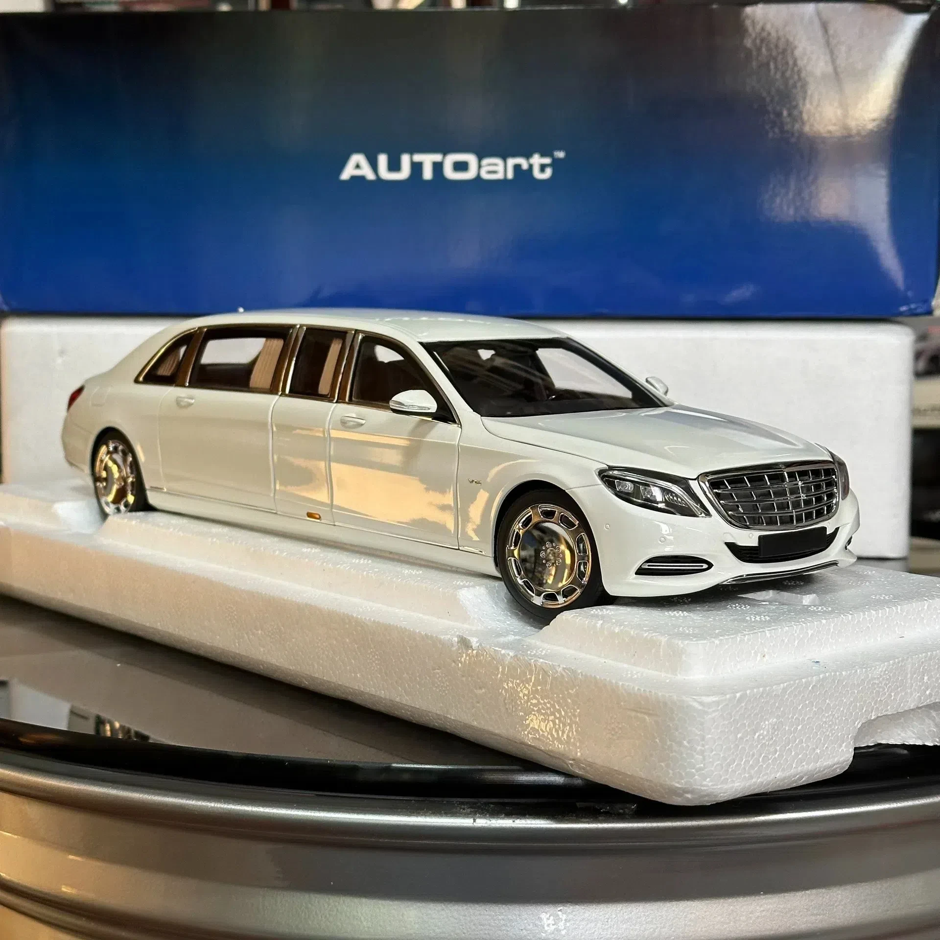 Autoart 1:18 S600 V12 Pullman Black/White Simulation Limited Edition Alloy Metal Static Car Model Toy Gift