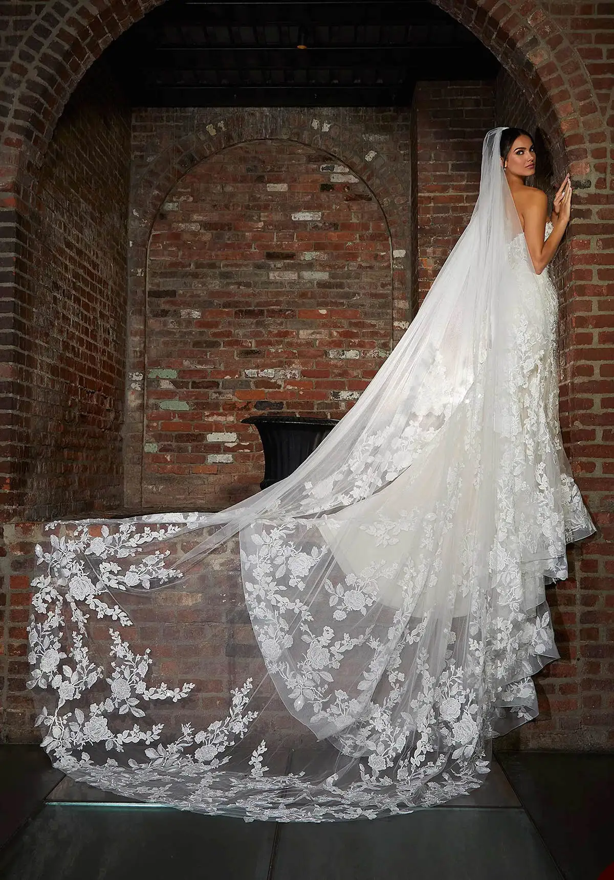 Graceful Bridal Veils Women One-Layer Appliqued Bride's Main Wedding Headgear Princess Bride Dress Robes De Soirée Customized