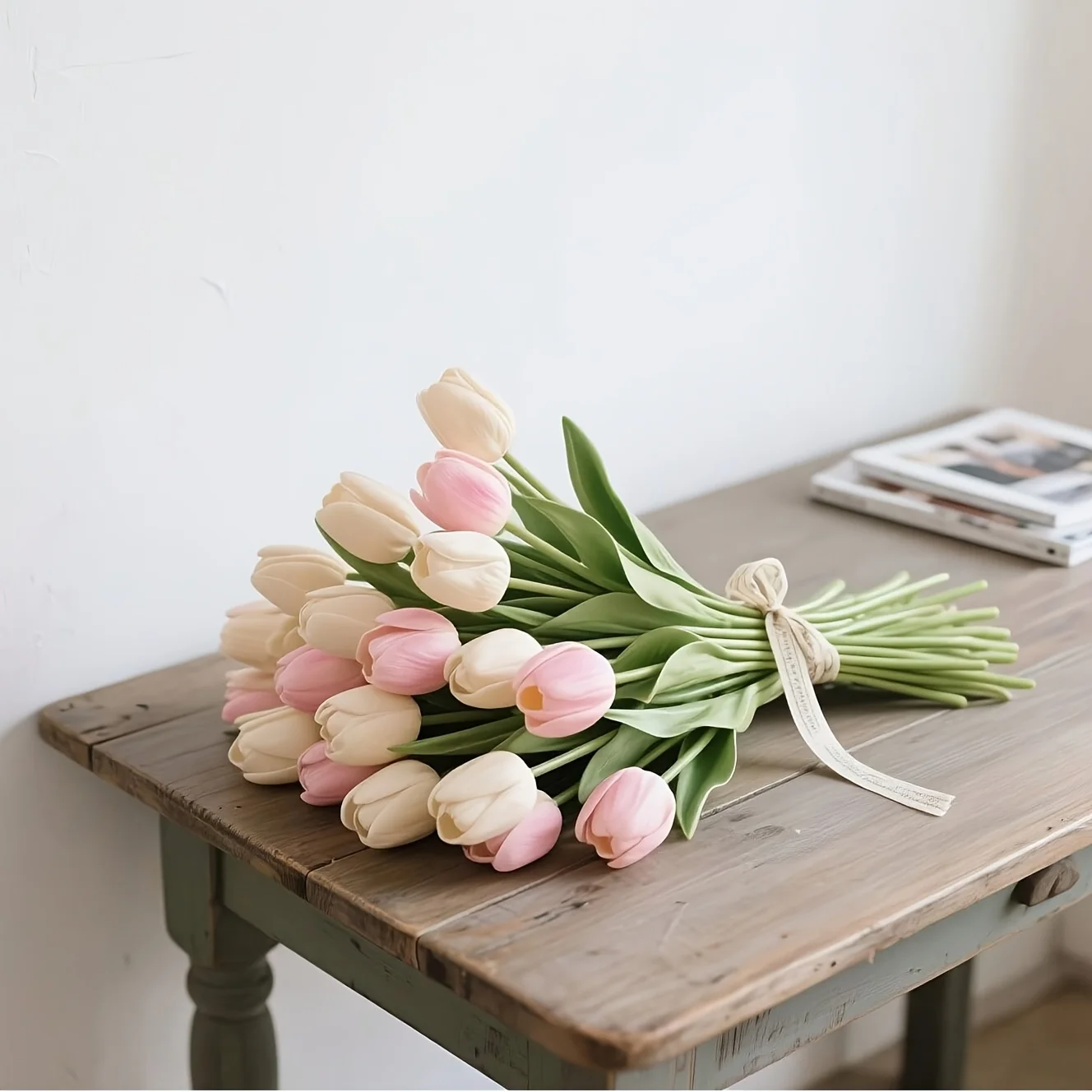 12 Stück Realistische Künstliche Tulpen-Blumensträuße - Naturgetreue Mehrblütige Tulpen mit Blattwerk, Hochzeits-/Muttertags-Dekoration – Detail 7