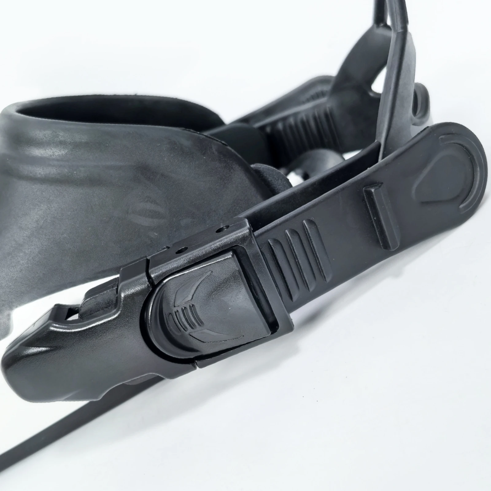 Scuba Fin Strap Buckle High Tensile Strength TPR Replacement Heel-Strap Assembly Diving Fin Replacement Straps Fadeproof