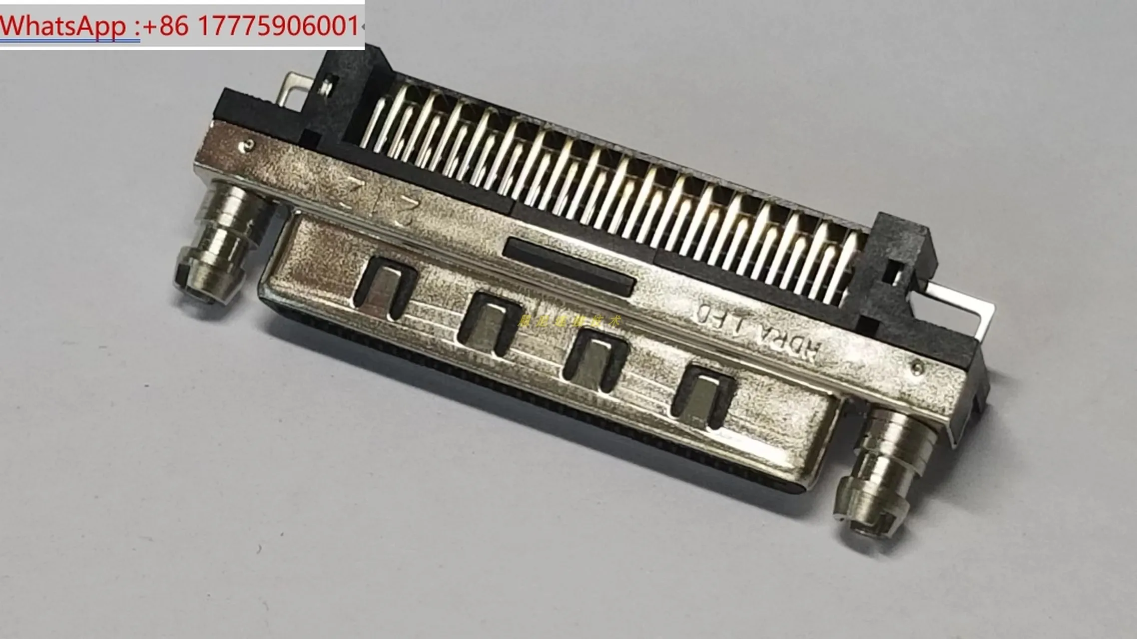 HDRA-EC68LFDT-SL + Bendo SCSI VHDCI Conector de cable a placa de 68 pines con paso de 0,8 mm