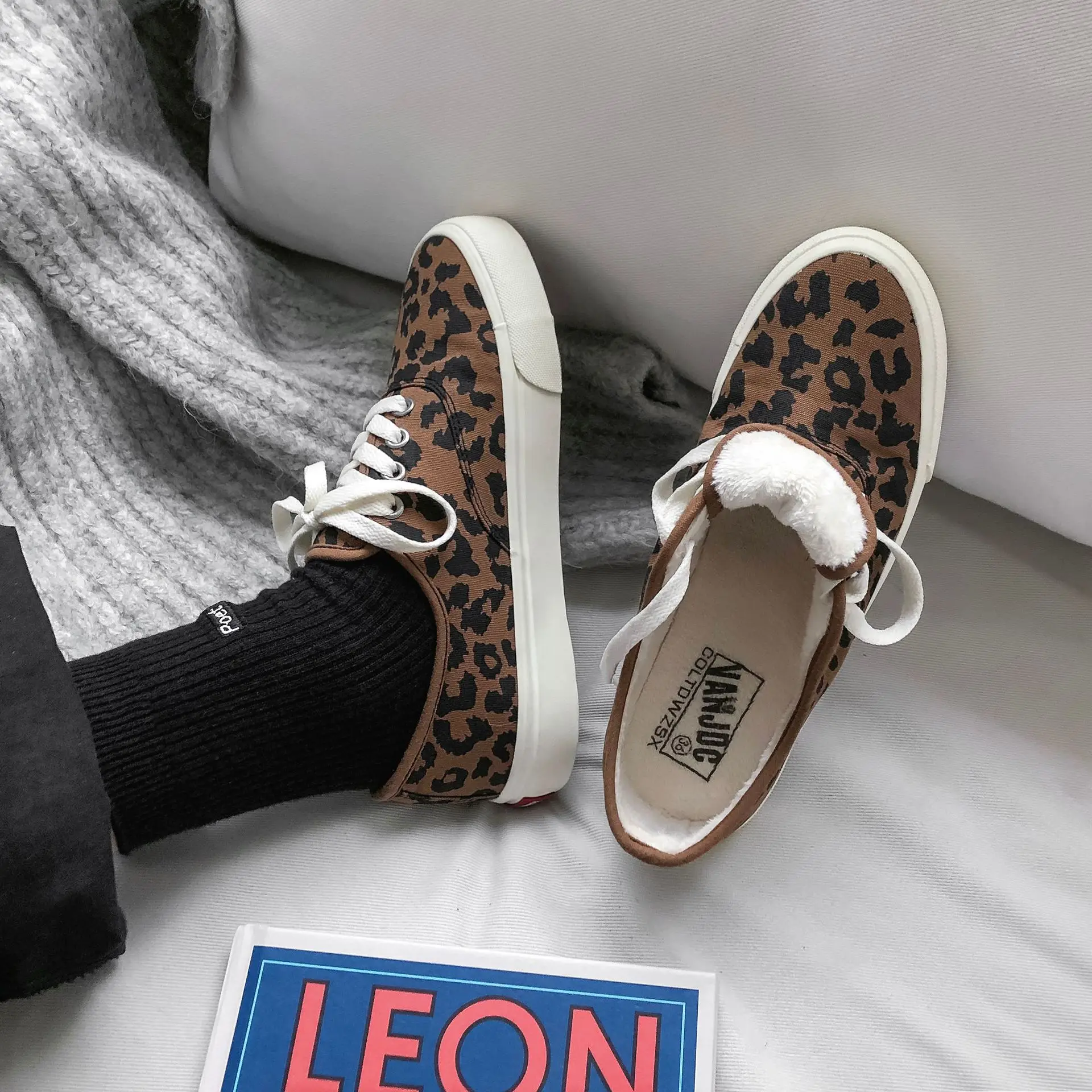 2023 Women Sneakers Leopard Canvas Lace Up Ladies Flats Outdoor Running Walking Shoes Comfortable Breathable Female Footwear