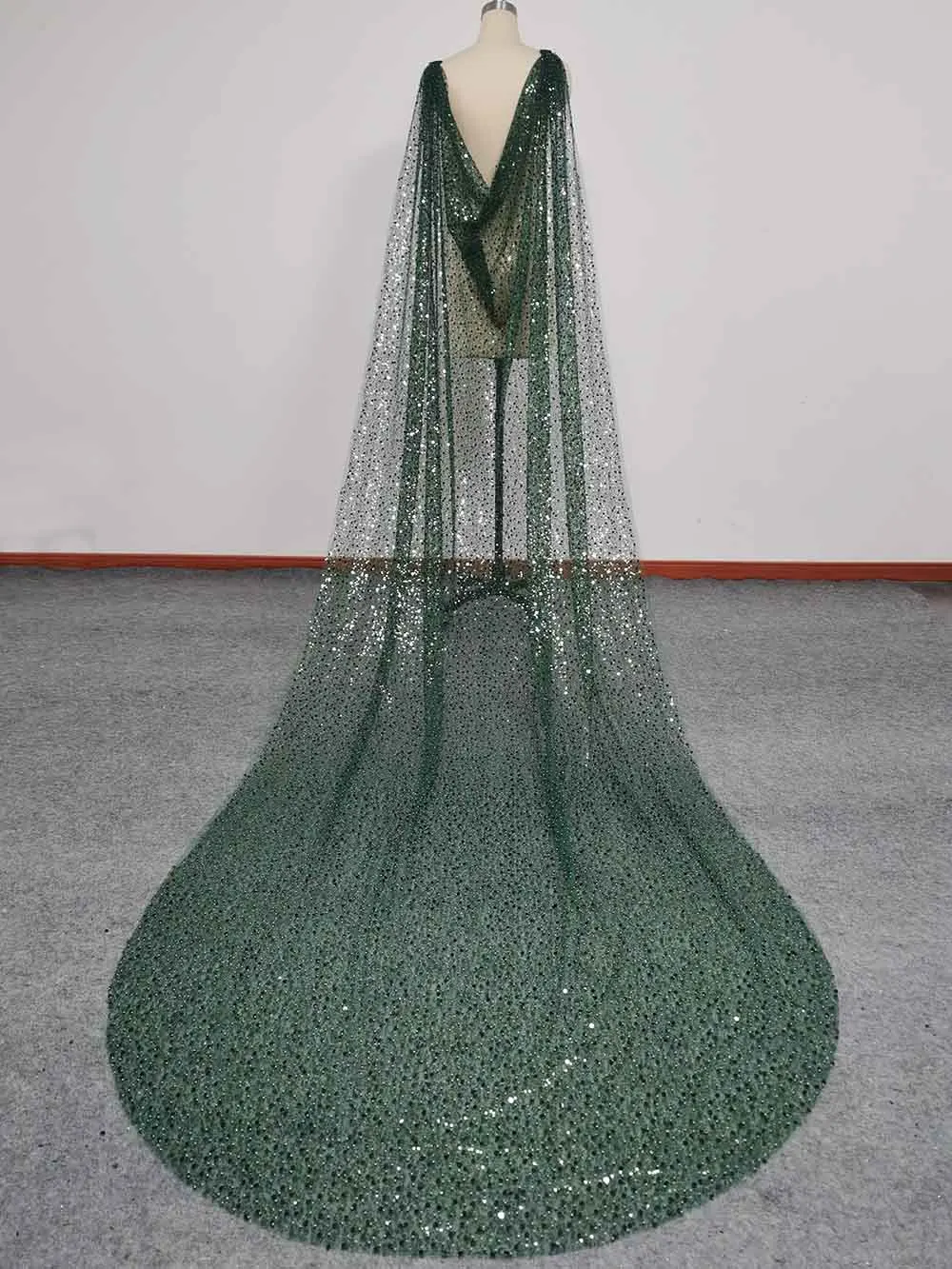 Sparkle Heavy Green Cape Veil with Beads Pearls Luxury Bridal Bolero 3 Meters Shoulder Veil with Pins Wedding Accessories