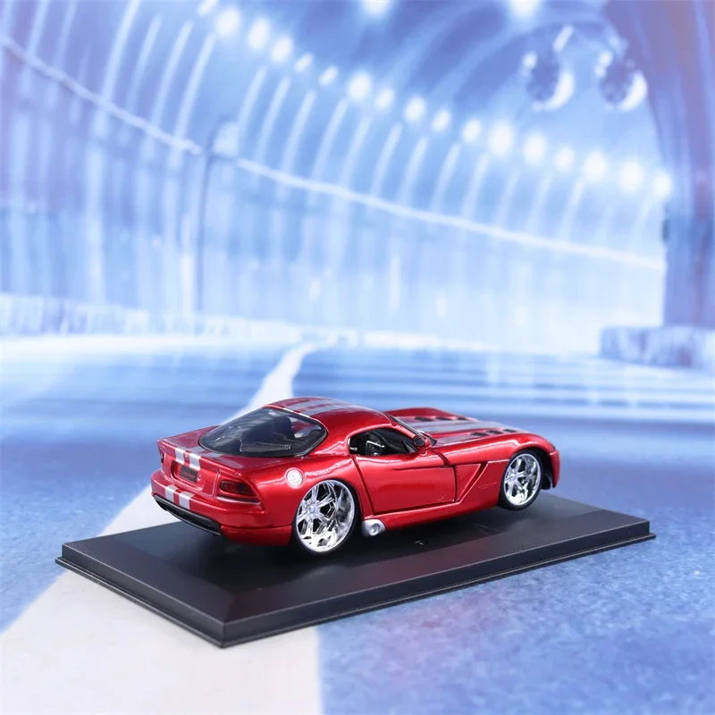 Bburago 1:43 Dodge Viper SRT 10 High Simulation Alloy Car Model With Plexiglass Display Box B850