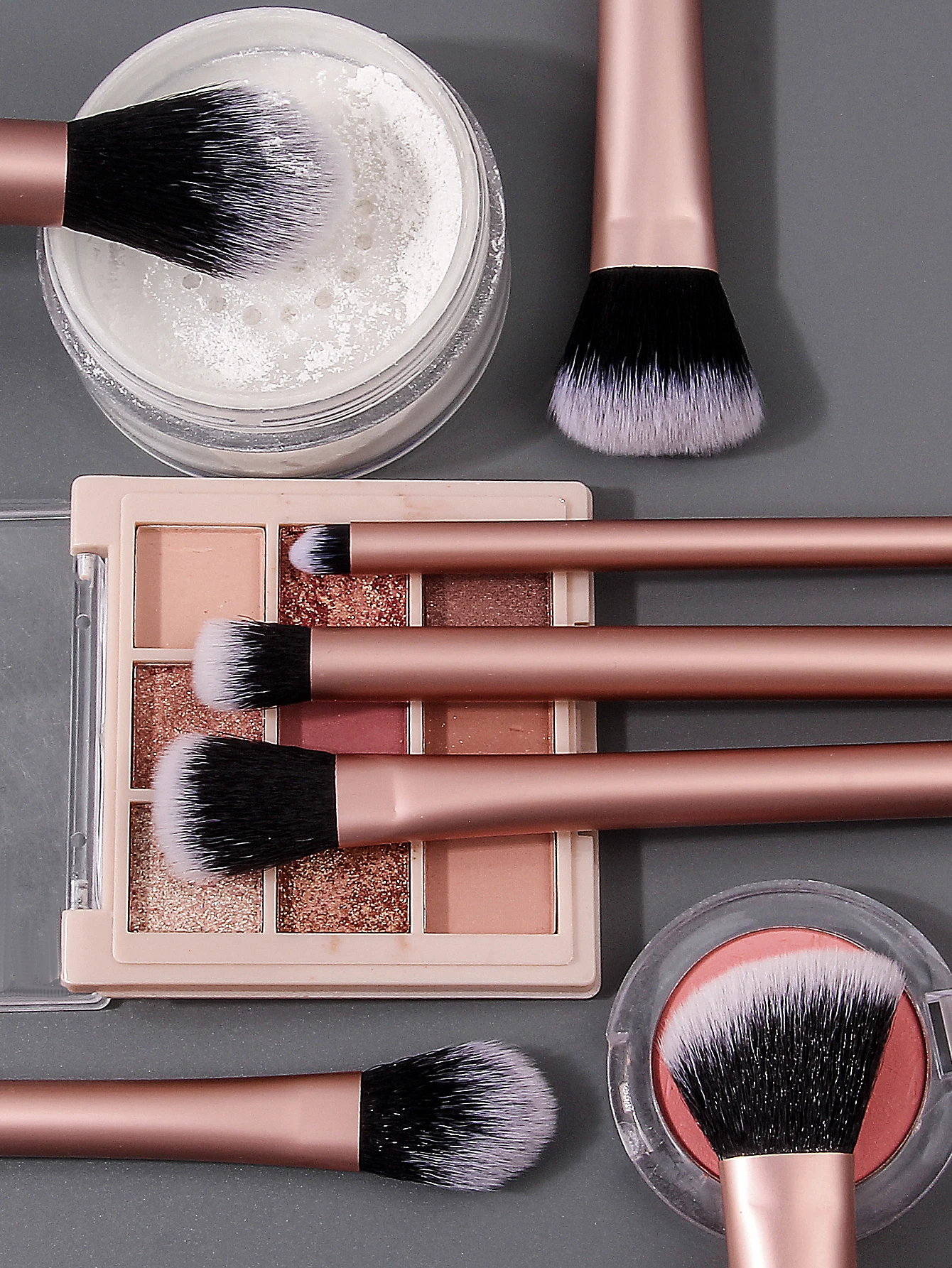 2025 New 7-piece makeup brush set:High-quality synthetic bristles,loose powder brush,blush brush,eyeshadow brush,concealer brush
