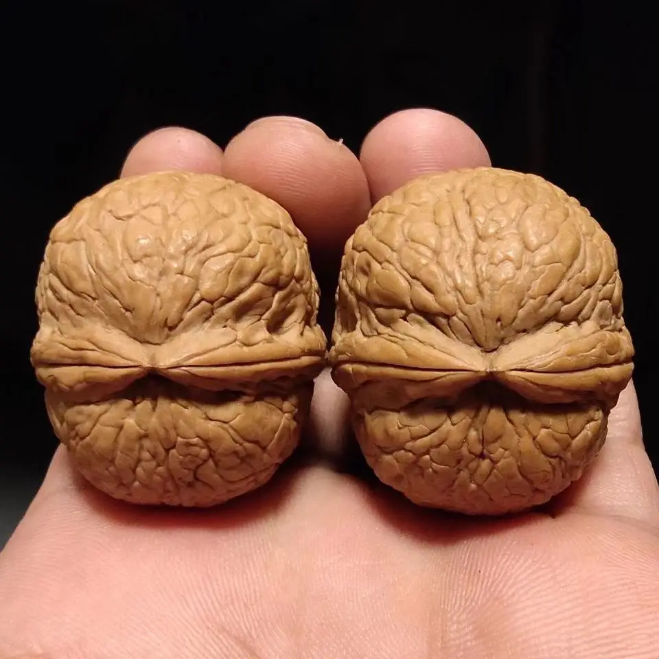 Natural Wild Yunnan Iron Walnut Pair Chinese Traditional Wenwan Collectible Unique Toad Python Pattern Stress Relief Hand Fidget