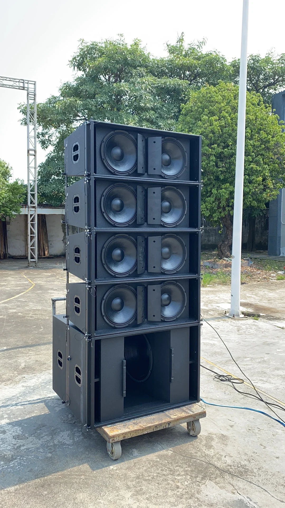 Picture 3: PA System Professional Active Line Array Ultra Low Voltage Speaker Dual 18-inch Line Array Speaker