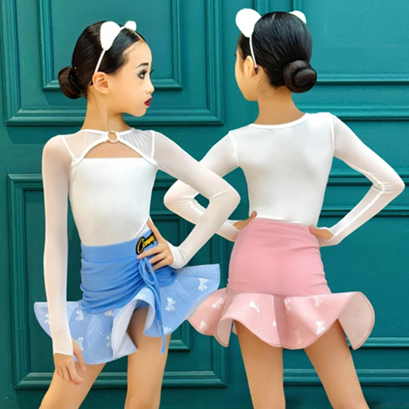 ملابس رقص لاتينية للفتيات تشاتشا سامبا ملابس المسرح للأطفال رومبا اللاتينية هدب بدلة الرقص الأبيض ارتداءها تنورة زرقاء Dancewear