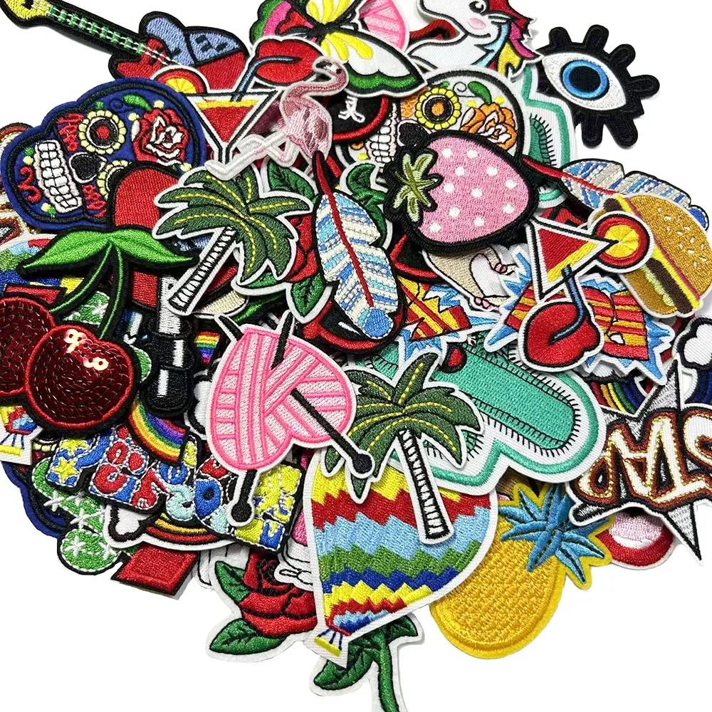 32 Teile/los Gemischte Neuheit Stickerei Patches, Aufbügeln DIY Applikation für Kleidung Taschen Herz/Palmbaum, Mode Dekorative Zubehör