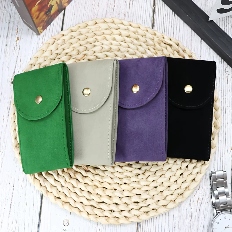 4 Color Options Available, Single Velvet Watch Storage Bag, Velvet Fabric Protects the Watch, Snap Closure for Portable Storage, Perfect as a Gift for Couples on Christmas, Halloween, Thanksgiving, Graduation Season, Back-To-School Season, Teacher's Day, and New Year
