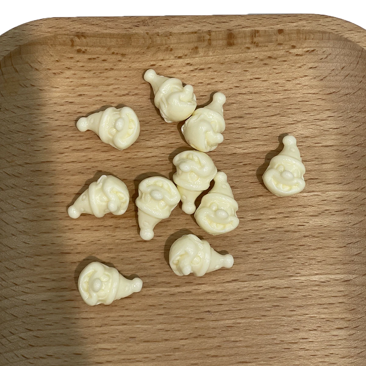 20pcs  Embossed Shell Powder Clown-Patterned Holes 12x18mm Loose Bead Jewelry Make DIY Necklace Bracelet Women Gift Decorative