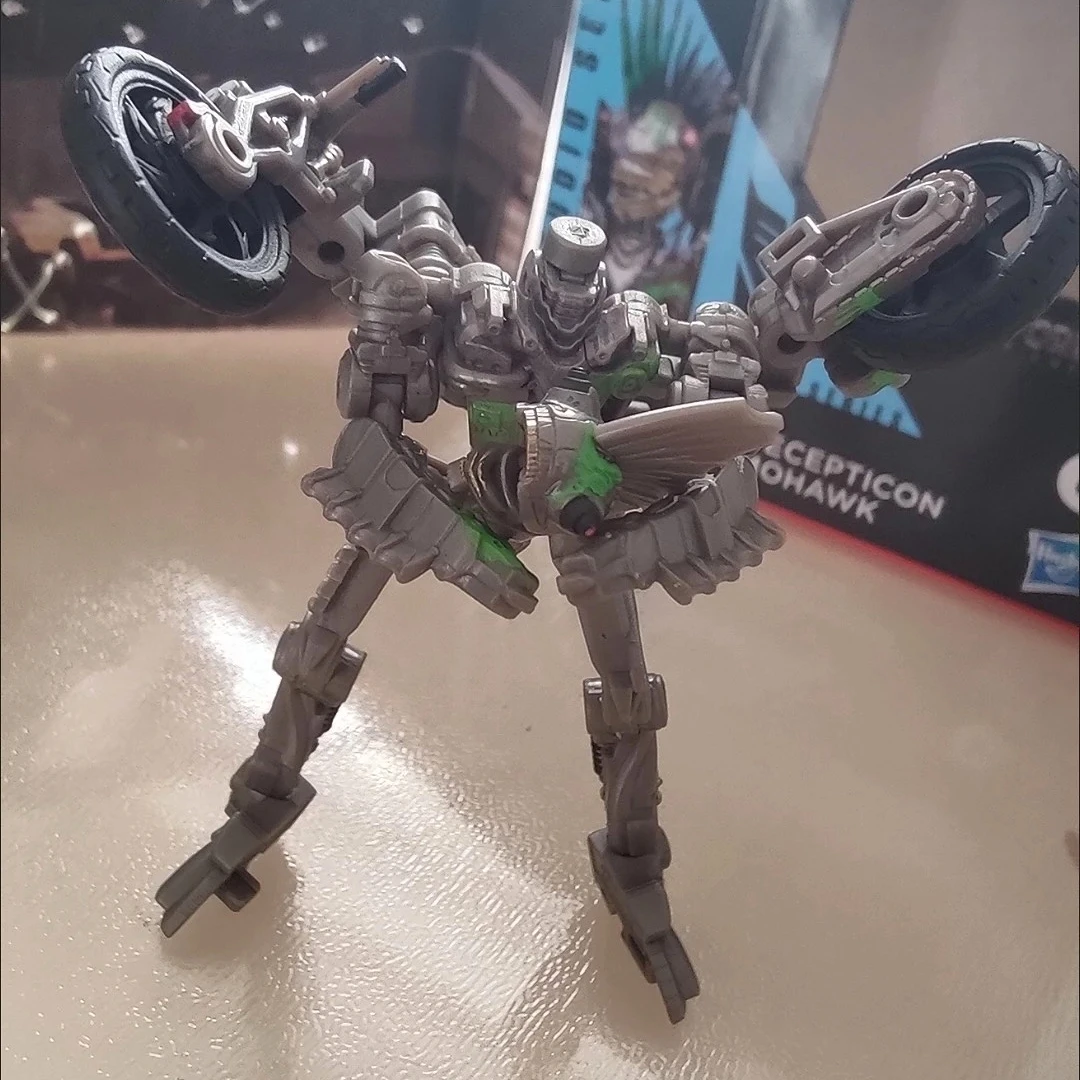 Disponibile Giocattoli trasformati Serie Studio Core Level Movie 5 Decepticon Mohawk Robot Action Figure Modello Collezione regalo Hobby