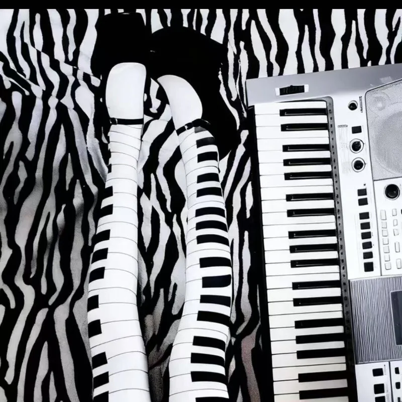 Image of Y2K Oberschenkelhohe Socken mit Klaviertasten-Aufdruck für Damen und Mädchen, schwarz-weiße Musik-Tastatur-Strumpfhose, Gothic-Streetwear, Cosplay-Party