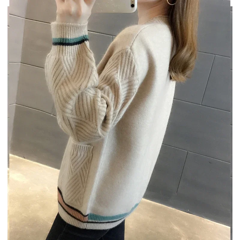 

2025 Autumn Winter Pocket New Korean Version Buttons Clothing Fashion V Neck Loose Cardigan Sweater Women Casual Knitted Jackets