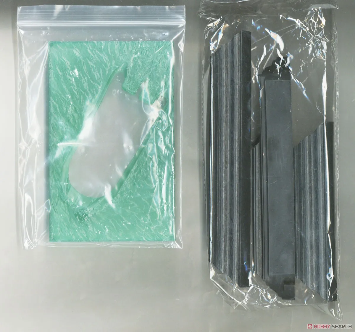 Gecko 35GM0060 1/35 US Navy Seals Team in Action Cirica 90s w/Combat Rubber Raiding Craft Hobby Building Toy Assembly Model Kit