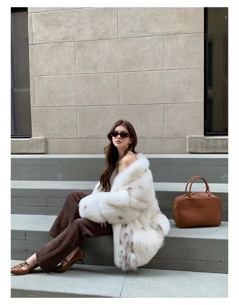 Women's Beige Fox Fur Coat Factory Direct Natural Real Fur Wholesale Strings Encapsulate Key Features