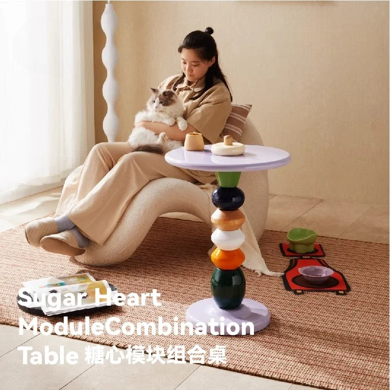 Table people and pets share a few cat scratching columns to creatively design furniture