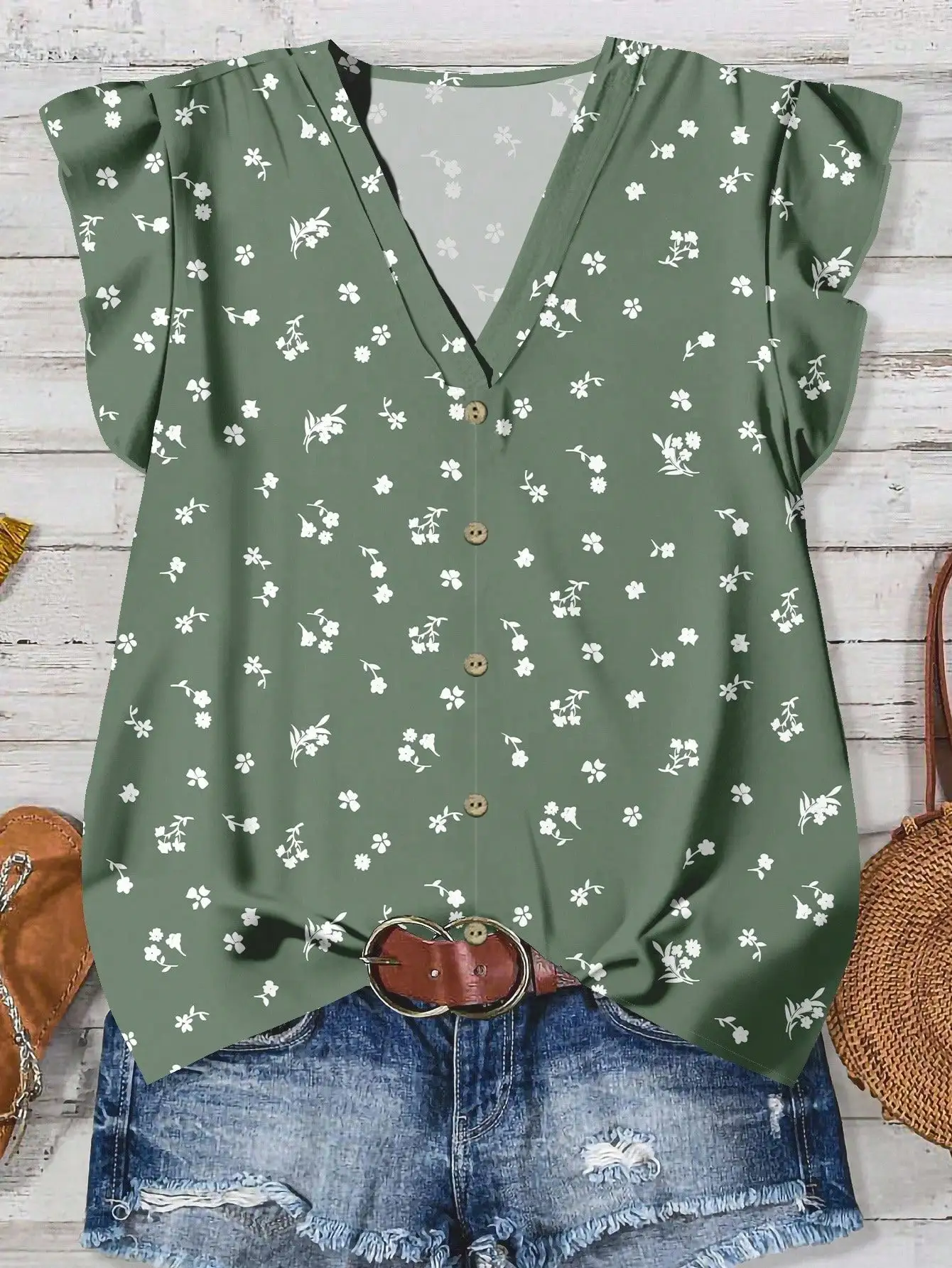 

Women's V-Neck Floral Print Blouse with Button Front, Loose Fit for Summer Casual Wear