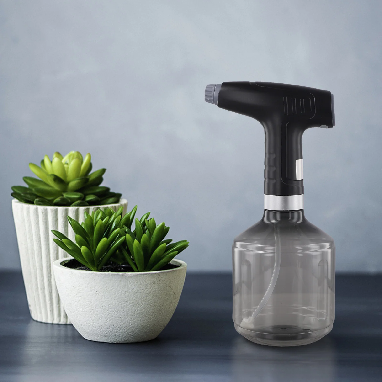 

Портативный электрический опрыскиватель с регулируемой насадкой для ухода за растениями на открытом воздухе, работающий от аккумулятора, с длительным сроком службы батареи