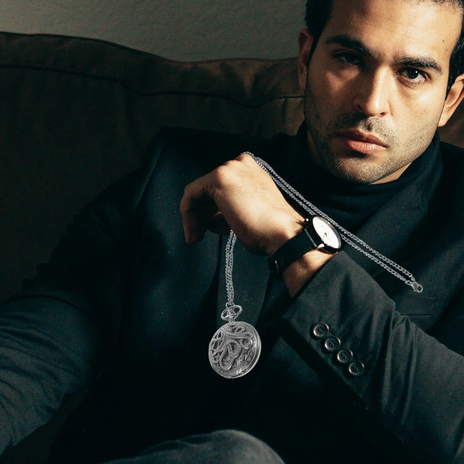 1 قطعة ساعة الجيب الرجعية الجوف خارج تصميم المحمولة خمر حركة كوارتز ساعة للرجال للجنسين سبائك الزنك خفيفة الوزن