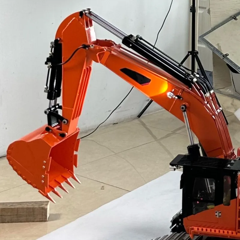 

1/8 Metal Ripper of 385CF RC Giant Excavator Heavy Duty Remte Control Digger Machine 2 Rotating Gearboxes Model Light System Toy