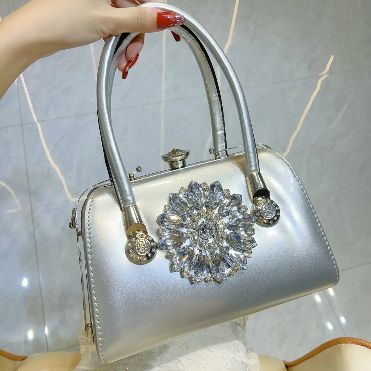 

2025 Luxury Women Wedding Flower Diamond Evening Clutch Bag Lady Sunflower Rhinestones Handbags Trendy Designer Shoulder Bag